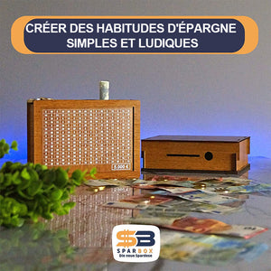 Tirelire en bois avec figures gravées