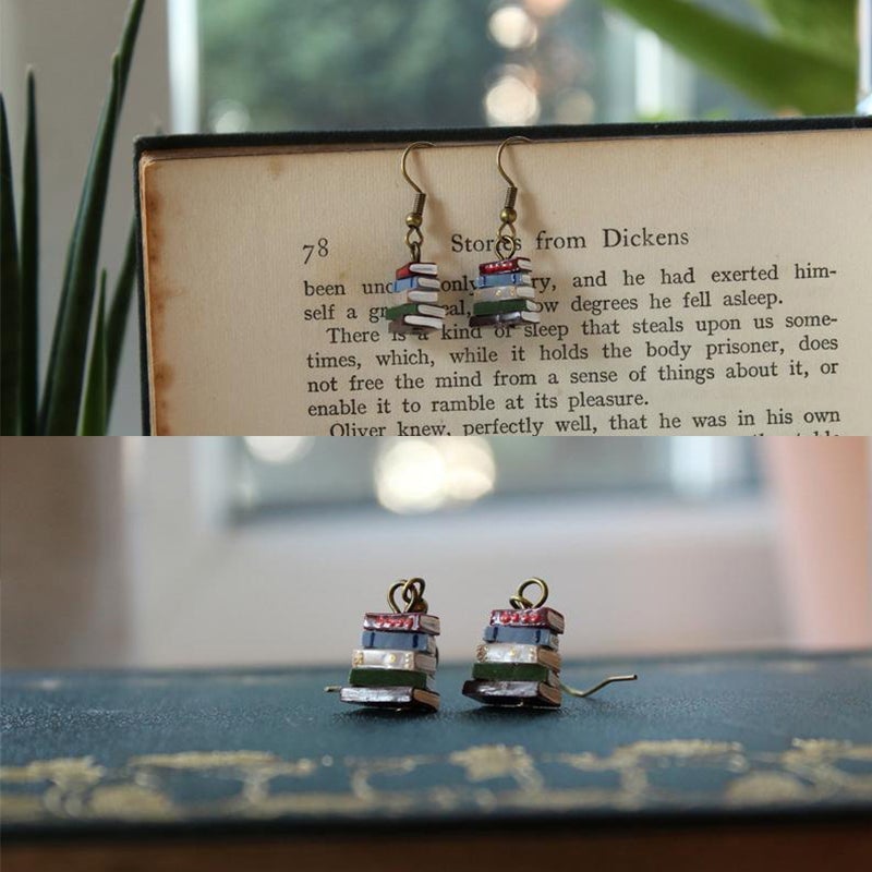 Boucles d'oreilles pile de livres