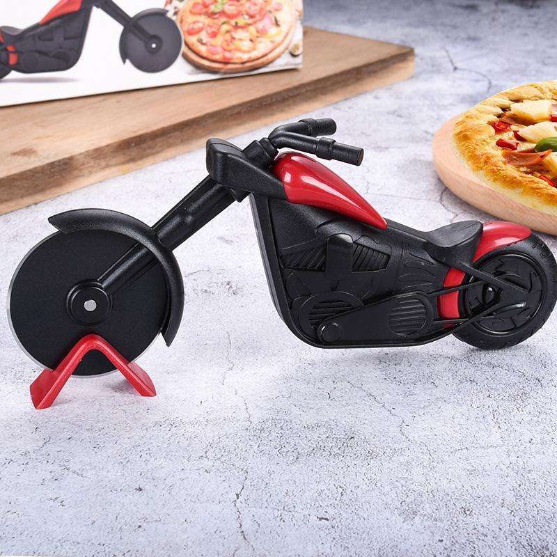 Coupe-pizza à Roulettes en Forme Vélo / Moto