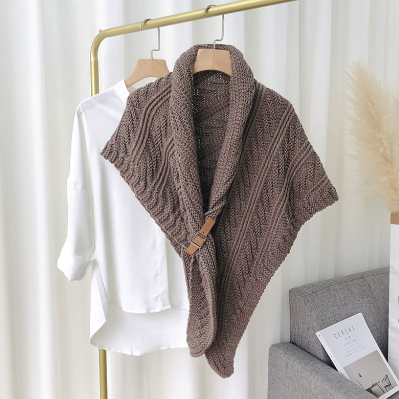 Châle Tricoté Triangle avec Boucle en Cuir